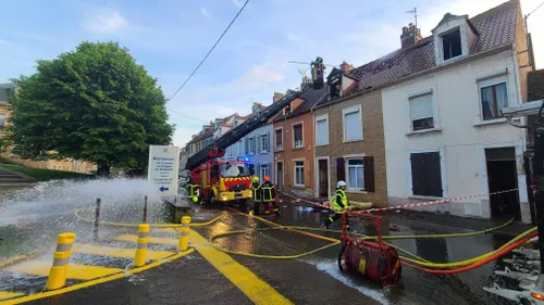 Boulogne: un incendie impressionnant touche plusieurs maisons rue...