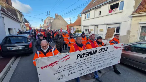 Calais: environ 350 personnes ont manifesté pour protester contre...