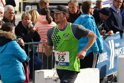 En Mayenne. Le marcheur Gabriel Bordier explose le record de France...