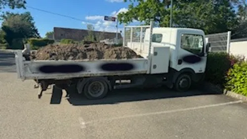 En Mayenne. Un camion en surcharge de 3 tonnes, son conducteur...