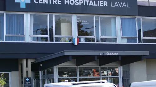 Laval : "les soignants s’écroulent, les hôpitaux français sont à...