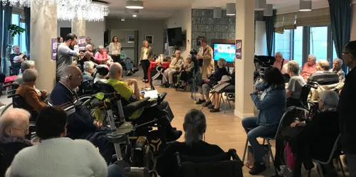 En Mayenne. Résidents, familles et personnels d'Ehpad réclament au...