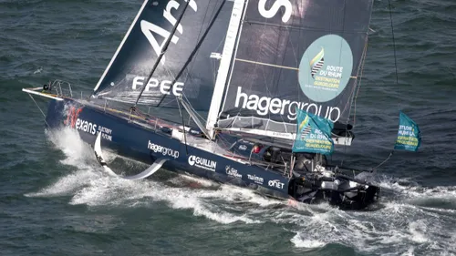Route du Rhum :  Fabrice Amedeo dérouté après une voie d'eau,...
