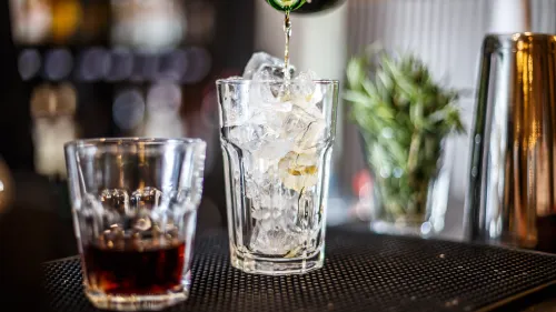 Urgent : Le Bar "Le 102" recherche serveur et barman !