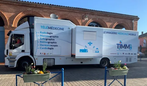 Ce camion doit vacciner 15 000 personnes dans les communes...