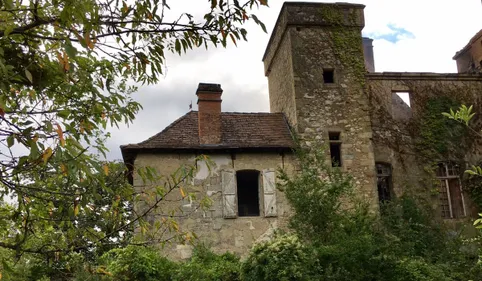 Le château de Lézignac part en fumée