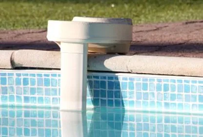 Un enfant se noie dans une piscine