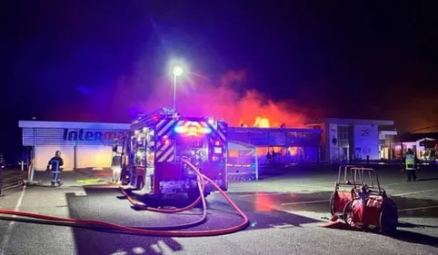 L'Intermarché de Muret Sud complètement détruit par un incendie 