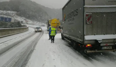 La neige perturbe la circulation dans les Pyrénées : les poids...