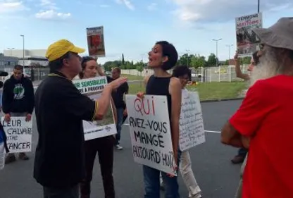 Tensions devant l'abattoir de Castres