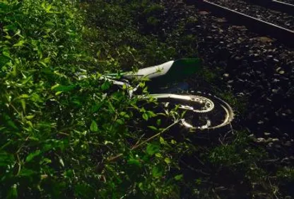 Lescure : un motard percuté par un train