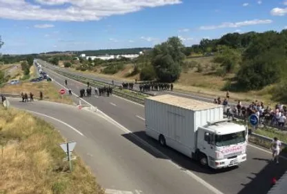 Tensions sur l'A68: un camion recherché