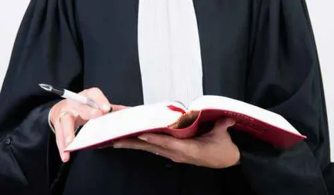 Des centaines d'avocats mobilisés contre les menaces de fermeture...