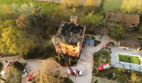 Un château s'embrase à Bouloc, près de Toulouse 