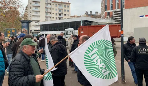 Pourquoi une cinquantaine d'agriculteurs en colère ont débarqué à...