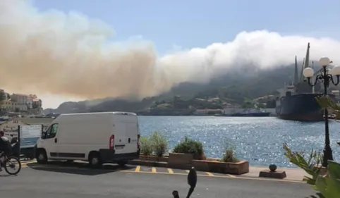 Incendie à Port-Vendres : une quinzaine d'habitations évacuées, 50...