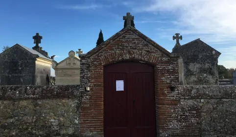 Deux garçons de 11 ans vandalisent le cimetière de...