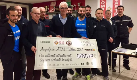 Castres : les pompiers remettent 5785 euros au Téléthon