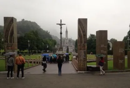 Lourdes accueille les pèlerins et B. Cazeneuve pour l'Assomption 