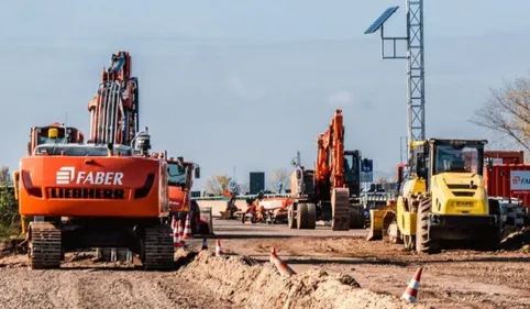 Ouvrier mort sous les roues d'un camion de chantier sur l'A68 : les...