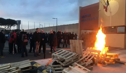 Les blocages des prisons continuent suite à l'attaque de...