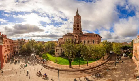 Toulouse : La place Saint-Sernin s’offre un coup de jeune