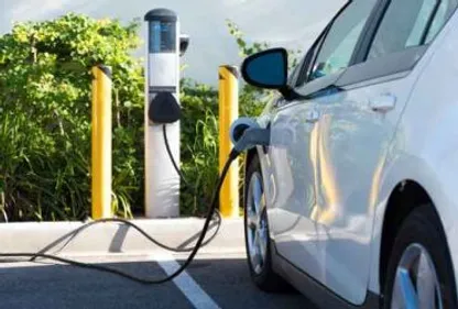 Voitures électriques: cent bornes pour faire le plein!