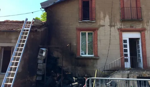 Une maison détruite par les flammes à Castres