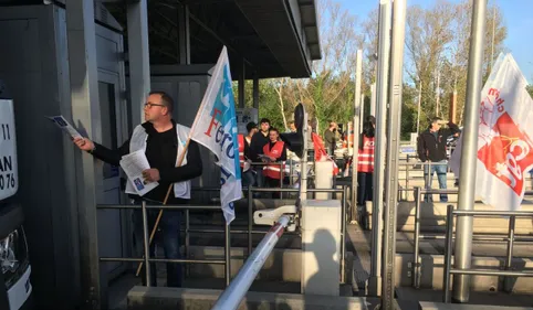 Les cheminots mobilisés ce matin au péage de Perpignan 