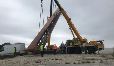 Le cadran solaire près du péage Perpignan Nord démonté pour être...