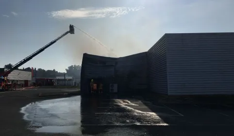 Le Districenter de Graulhet ravagé par un incendie 