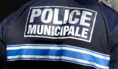 A Castres, les policiers municipaux sont équipés de caméras.