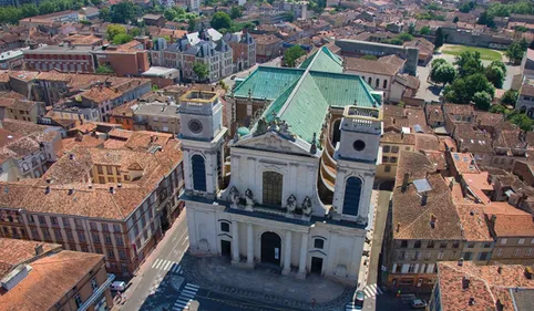 La nef de la cathédrale de Montauban fissurée