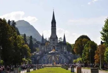 Lourdes : le cardinal Barbarin "prend ses responsabilités"