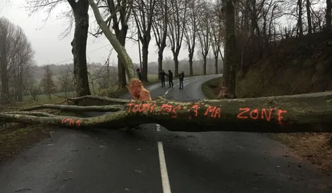 Action coup de poing des agriculteurs à Lautrec ce mardi matin