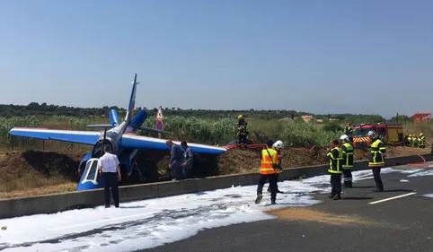 Sortie de piste d'un jet de la patrouille de France dans les...