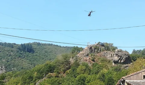 Mazamet : un hélicoptère pour les travaux de la passerelle