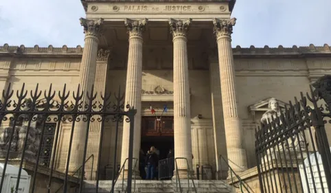 Une femme ensanglantée devant le tribunal de Perpignan