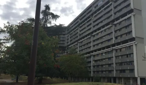 Un immeuble squatté évacué dans le quartier de la Reynerie à Toulouse