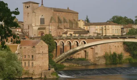 Un adolescent a-t-il survécu à une chute de 15 mètres à Gaillac ?