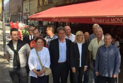 Le torchon commence à brûler entre la droite et le centre