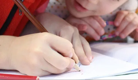 Interdiction de l'école à la maison : colère des familles non...