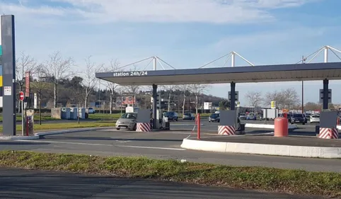 "Pas de pénurie de carburants" mais des stations en rupture aux...