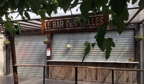 Dans l'impossibilité de respecter les consignes sanitaires, ce bar...