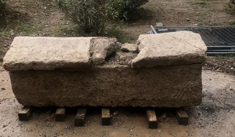 Un sarcophage intact sorti de terre ce mercredi matin à Elne
