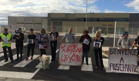 Nuit debout devant les abattoirs : les militants perpignanais...