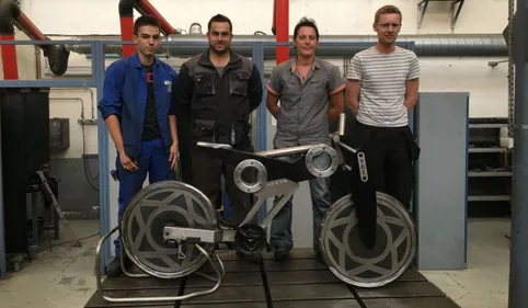 Delphine, Romain, Steve et Alexis ont créé un vélo du futur   