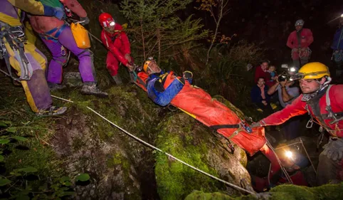 Un spéléo extrait cette nuit d'un gouffre dans le Comminges