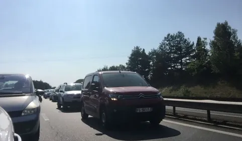 Gros bouchon sur l'A61 : une vingtaine de véhicules crèvent...