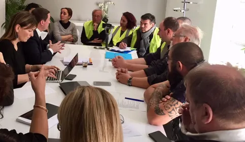 Le député a reçu les gilets jaunes et les commerçants 